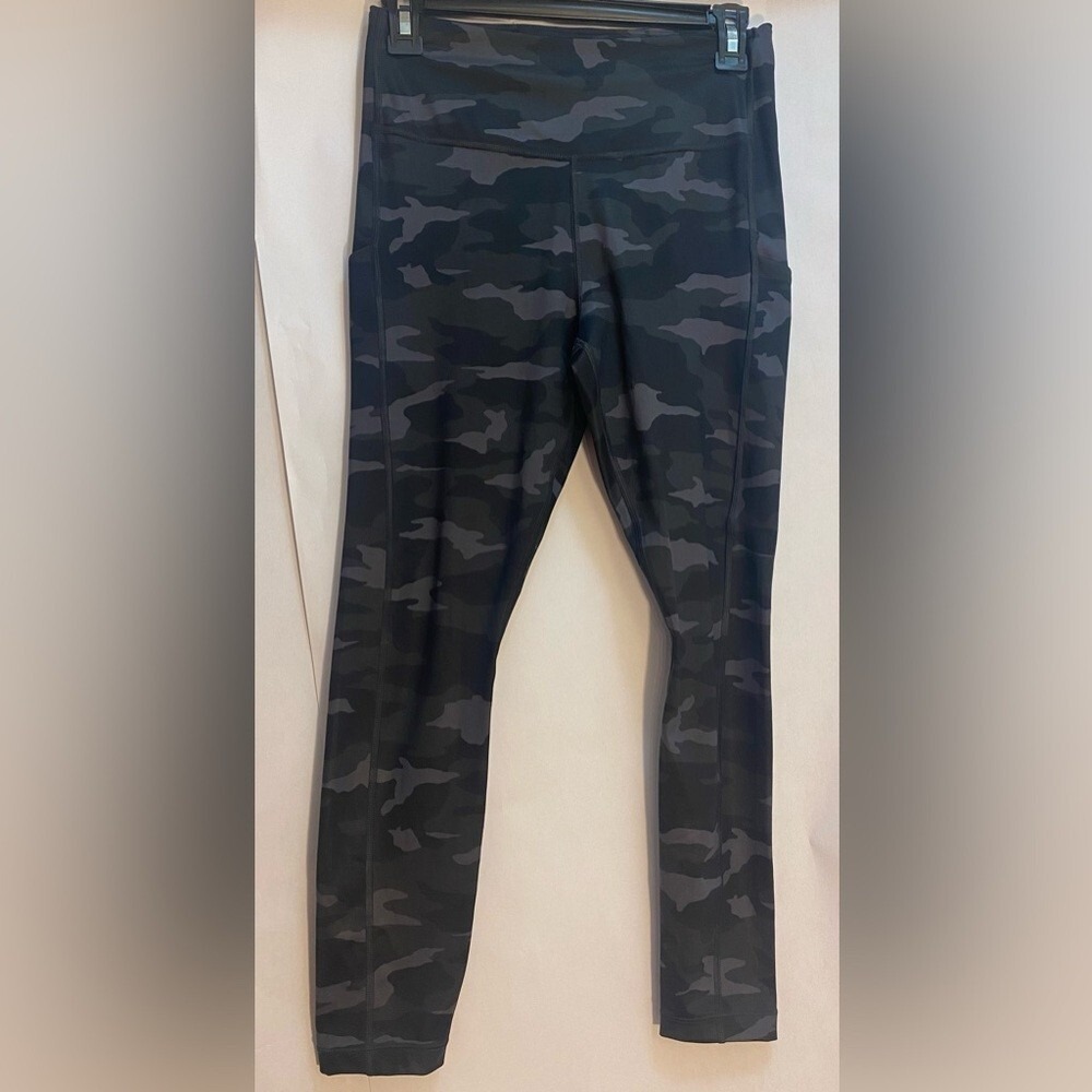 Athleta‎ Ultimate Camo 7/8 Tight Leggings Gray Purple Camouflage Small Pockets